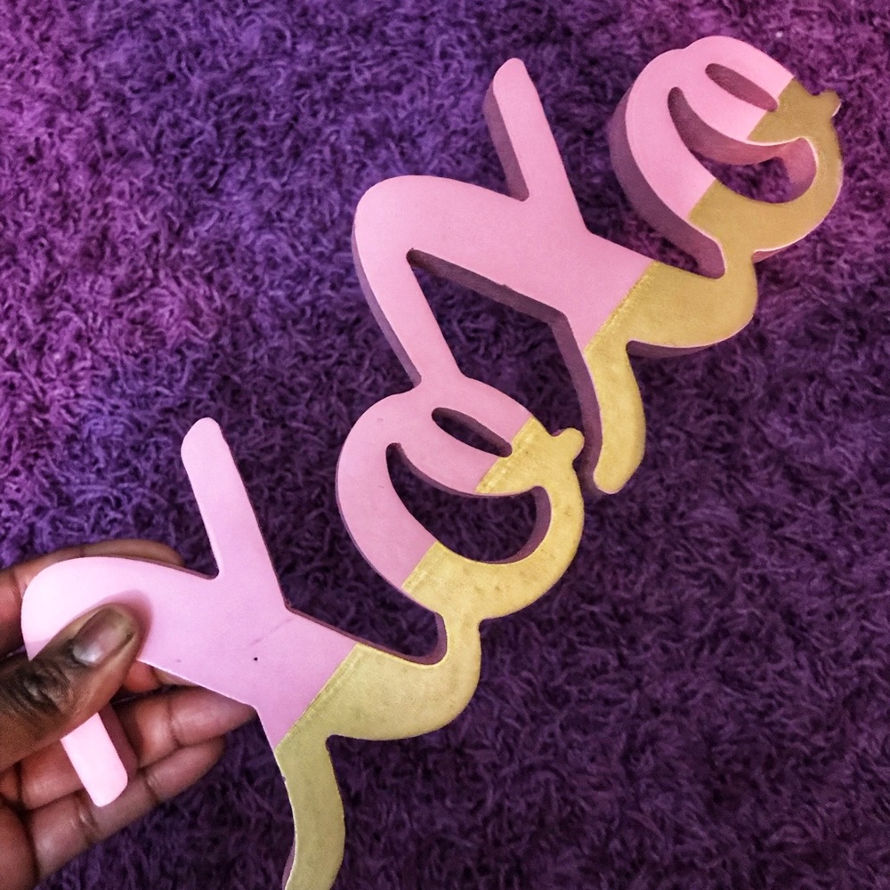 Xoxo accents piece